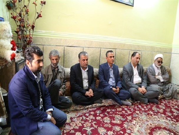 مسئولان کنگانی از خانواده های نمونه و موفق مددجویان بهزیستی و کمیته امداد دیدار کرد + تصویر
