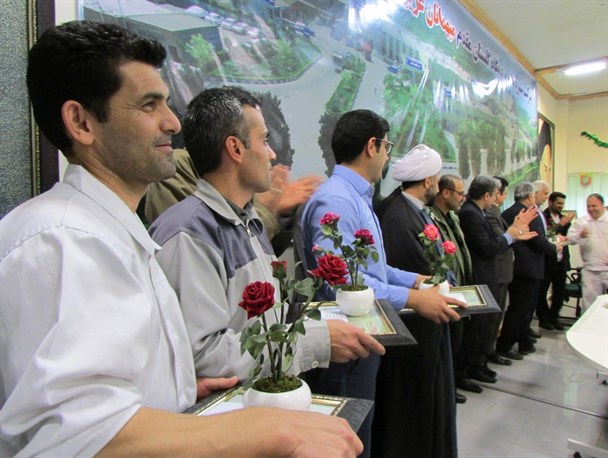 جشن انقلاب در شرکت پگاه گلستان به همراه تجلیل از کارگران نمونه + تصاویر