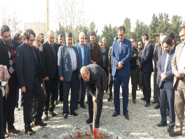 مجتمع فرهنگسرای پوئینک در قرچک کلنگ‌زنی شد