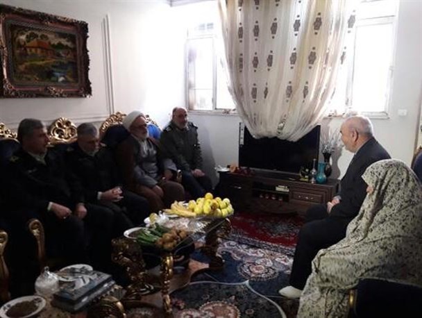 دیدار و سرکشی فرمانده سپاه روح الله از خانواده معظم شهدا+تصاویر