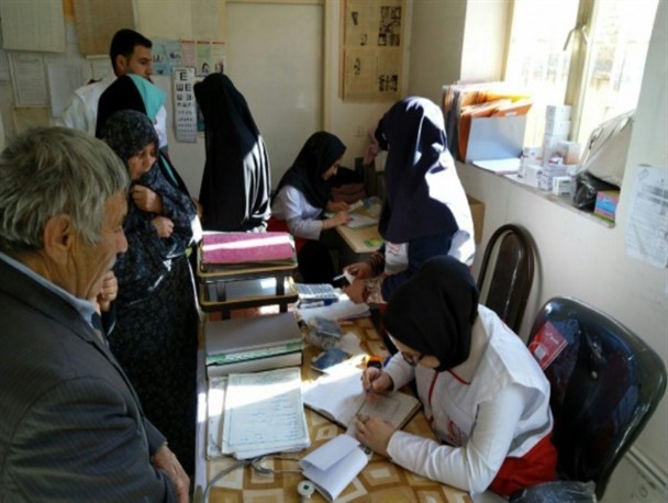 ویزیت رایگان هلال احمر در روستاهای پلدشت