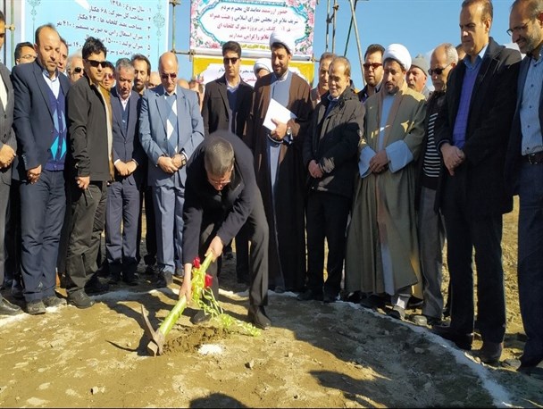 کلنگ بزرگترین شهرک گلخانه ای غرب کشور در ملایر به زمین زده شد