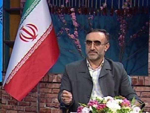 کتاب‌های انقلاب، پیوند دهنده نسل جوان با خاطرات چهار دهه قبل/ راهکاری برای مقابله با تحریف تاریخ انقلاب