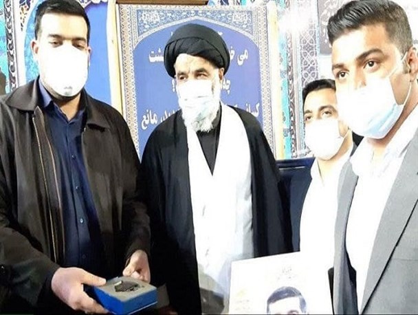 اهدای مدال نقره جهان امان اله پاپی به خانواده شهید قربانی