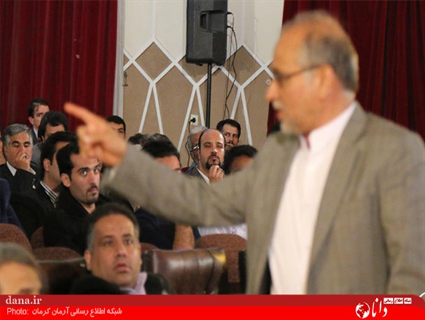 پیشکسوتان دفاع مقدس در مقابل استانداری کرمان تجمع کردند