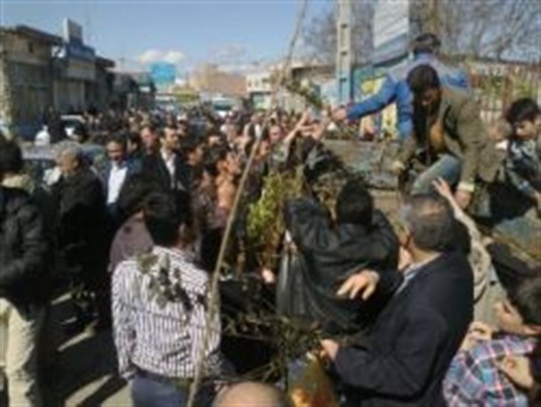 عکس/ توزیع نهال رایگان در شهرستان پارس آباد مغان