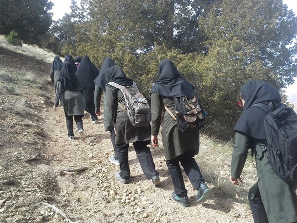 بازدید دانش آموزان آبیکی از ذخیره جنگلی صمغ آباد آبیک