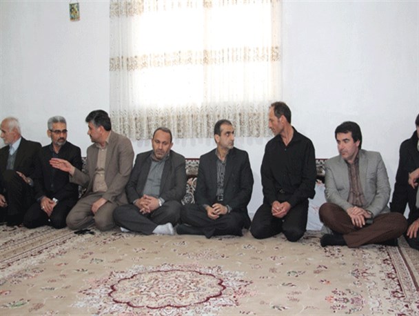 دیدار فرماندار رودبار با خانواده مرحوم مریم صادقی اهدا کننده عضو+تصاویر