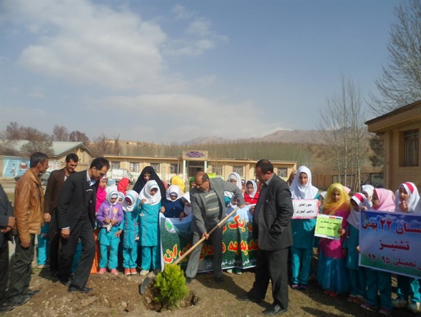 مراسم گرامیداشت روز درختکاری در روستای تشنیز برگزار شد+تصاویر