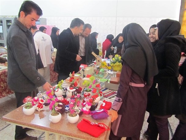 نمایشگاه دست ساخته های دانش آموزان نی ریزی