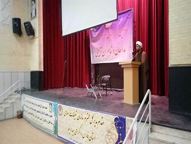 سومین گردهمایی مداحان وشاعران آیینی شهرستان آباده برگزار شد