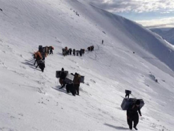 سرمای شدید جان کولبر سردشتی را گرفت