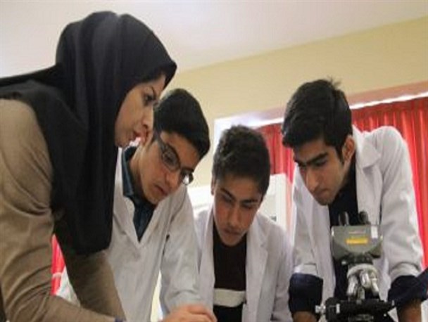 مسابقات آزمایشگاهی در سمیرم برگزار شد