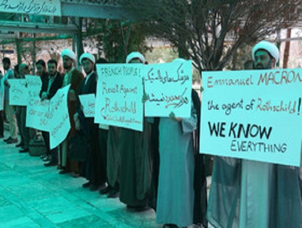 تجمع طلاب در اعتراض به سفر وزیر خارجه فرانسه در قم برگزار شد