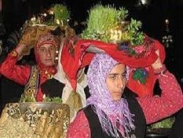 خانه تکانی به سبک مردم گیوی/از اهدای "خونچا" به نوعروسان تا دعای پدربزرگ برای عاقبت به خیری فامیل
