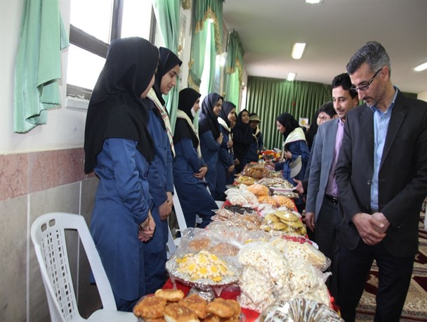 برپایی نمایشگاه کارآفرینی دانش آموزان پایه دهم دبیرستان قهستان قاین+تصاویر