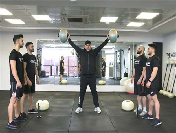 قهرمان وزنه برداری جهان و المپیک‌ و دروازه‌بان تیم ملی مدرسان اولین دوره پرسونال ترینینگ در ایران