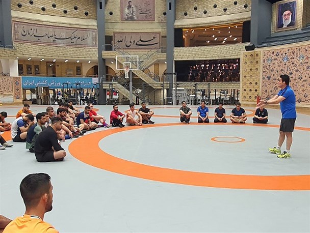 نخستین اردوی تیم ملی کشتی فرنگی در سال 2022 /صحبت های محمد بنا در جمع کشتی گیران