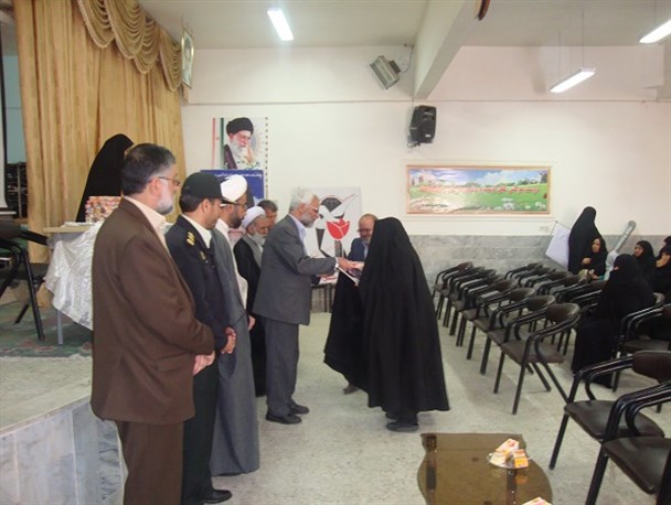 مراسم تقدیر از مادران و همسران شهدا در خلیل آباد برگزار شد