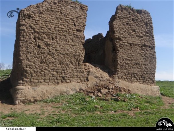 دیوار گلی تنها یادگار باقی مانده از روستای چند ده ساله/ تصاویر