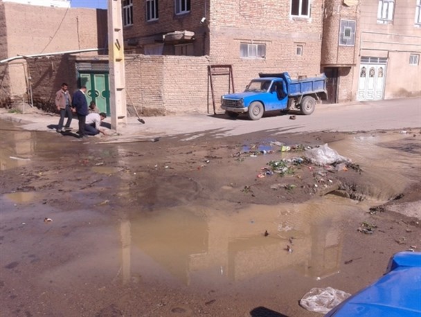 بوی جوی فاضلاب آید همی!