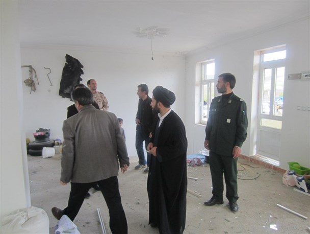 بازدید فرمانده بسیج عشایری اردبیل از محل اصابت خمپاره درگیری های قره باغ در یک روستای خداآفرین