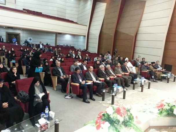 اولین روز "همایش ملی سواد سلامت" با تقدیر از بانوان نمونه دانشگاه علوم پزشکی مشهد برگزار شد