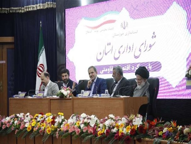 عرصه زندگی بر مردم خوزستان تنگ شده است / بیکاری از جمله ابرچالش های کشور است / صنایع خوزستان هیچ کمکی به رفع محرومیت استان ندارند