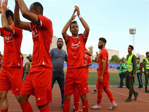 گلزن ترین مدافع لیگ یک، هشت گله شد