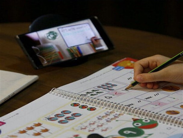 آموزش در فضای مجازی پدیده ای نوظهور در بحران کرونا/ نارضایتی والدین و معلمان از نبود زیر ساخت مناسب