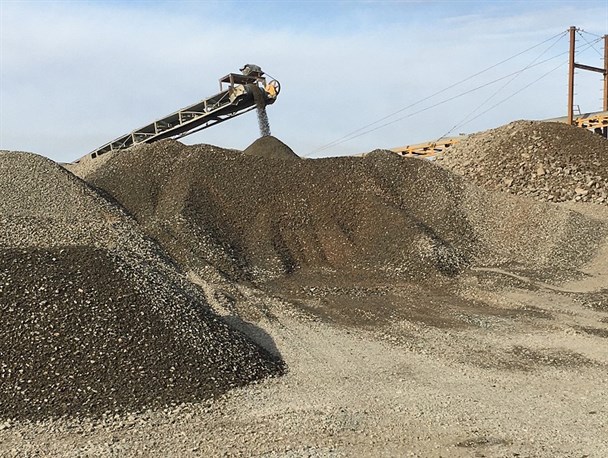 ناتوانی صنعت و معدن کهگیلویه‌وبویراحمد در کنترل قیمت شن و ماسه/ آقای استاندار مدیران ضعیف را امان ندهید+اسناد