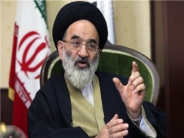 نباید دروازه‌های فضای مجازی را به روی بیگانگان باز گذاشت