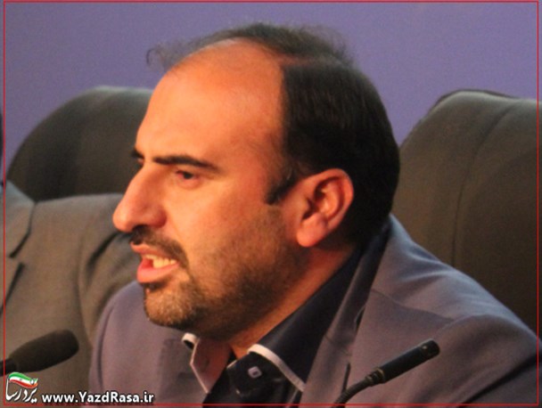 شهردار یزد با حضور دانش آموزان امروز،از معلم دیروز خود تقدیر کرد