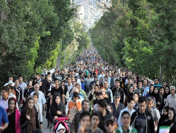 حضور معاون وزیر ورزش و جوانان در همایش پیاده روی خانوادگی تویسرکان
