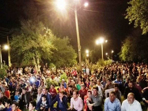چرام در شب مبعث پیامبر اسلام(ص) غرق در شور و شادی شد+تصاویر