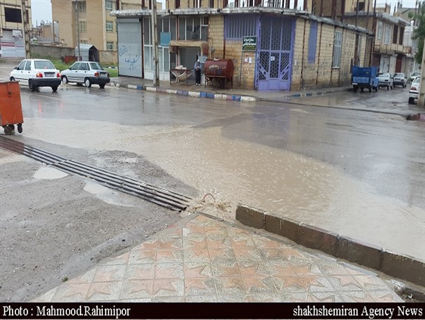 بارش باران موجب آب گرفتگی معابر در ثلاث باباجانی شد / ادامه بارش ها تا فردا