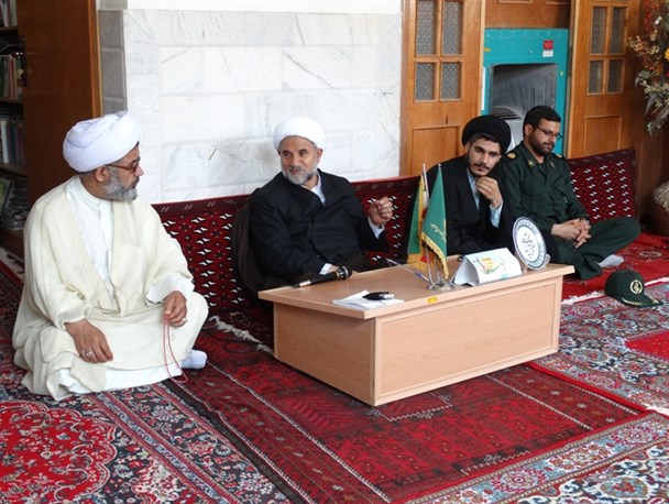 جمعی از پرسنل سپاه با امام جمعه مه ولات دیدار کردند+ تصاویر