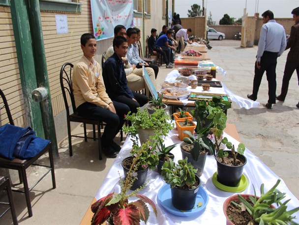 افتتاح بازارچه کارآفرینی دانش آموزان در رشتخوار+ تصاویر
