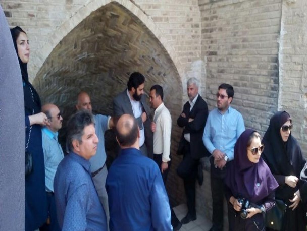 بازدید  کارشناسان میراث فرهنگی از روستای تاریخی بیابانک+ عکس