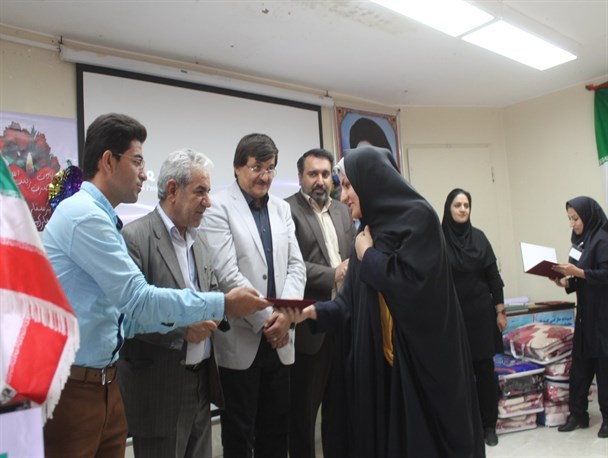 تجلیل از ۲۲ مامای نمونه شهرستان کهگیلویه در دهدشت+ تصاویر