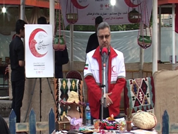 برگزاری  بازارچه صنایع دستی در رشت به مناسب هفته هلال احمر