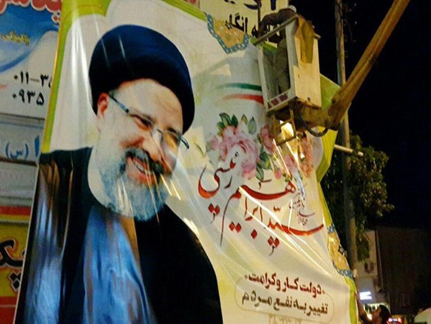 جمع‌آوری بنرهای ستاد مرکزی رئیسی در بابلسر با دستور فرماندار/ بنرهای ستاد روحانی پابرجاست! +تصاویر