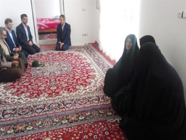 دیدار با خانواده شهید محبی به مناسبت هفته معلم در تکاب+تصاویر