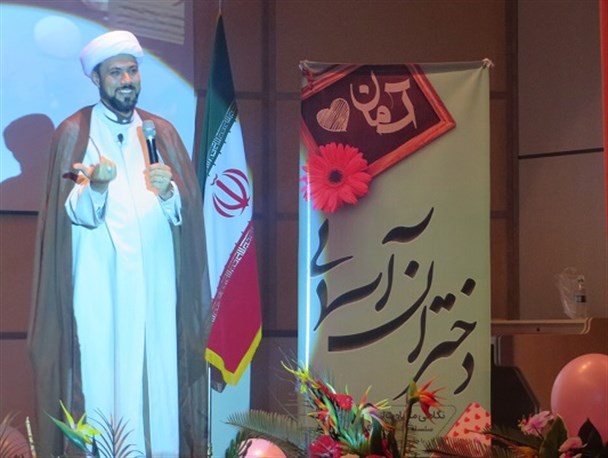 جشن دختران آسمانی در شهر بهارستان برگزار شد/ تصاویر