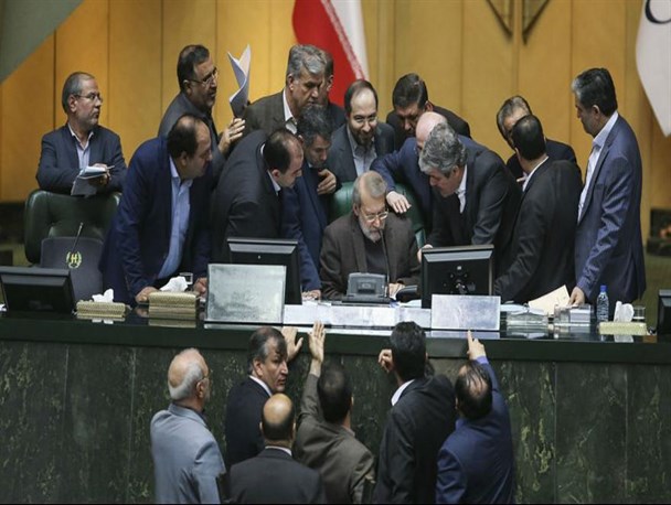 فاصله گرفتن مجلس از کارکرد ملی /نمایندگانی که به استخدام دولت درآمده اند؟!