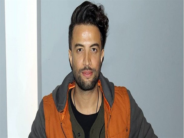 ممانعت معاون سیما از اجرای بنیامین؛ برنامه "ماه ماه" پخش نشد