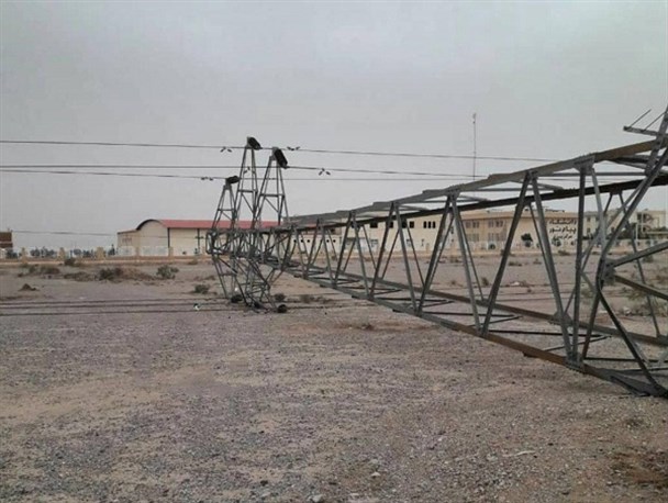 پایه دکل‌های قدیمی برق در یزد تقویت می‌شود