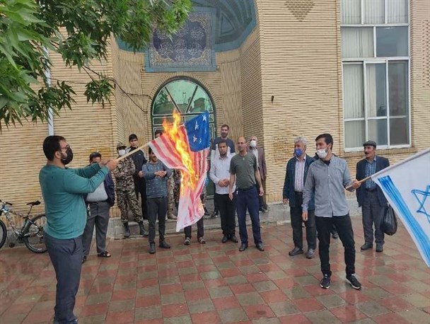 آتش زدن پرچم رژیم صهیونیستی در آذربایجان غربی