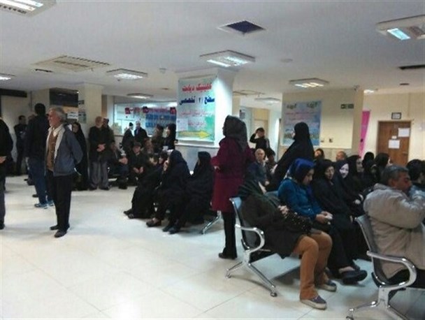 کلافگی مردم از نوبت‌های طولانی مدت و شلوغی مطب‌ها/ گرانی ویزیت، درد بیماران را مضاعف کرد