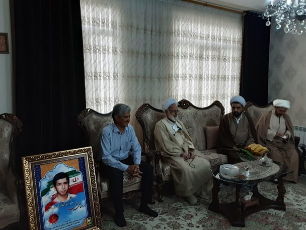 الگوهای موفق و حماسه های انقلاب با جهاد تبیین به نسل جوان منتقل شود